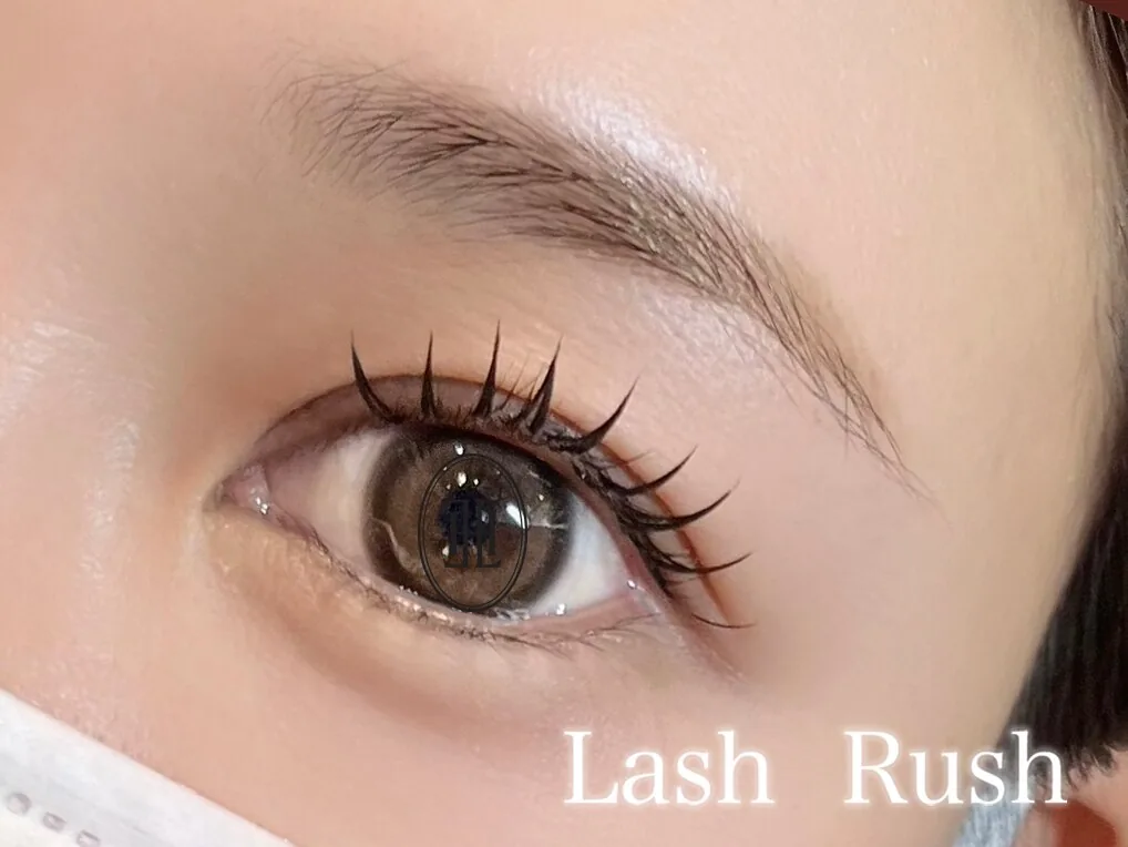 LashRush 布施店の施術例｜流行りの束感×濃さならダブルフラットラッシュがオススメ★可愛いお目元が長持ちするLEDマツエクをお試し